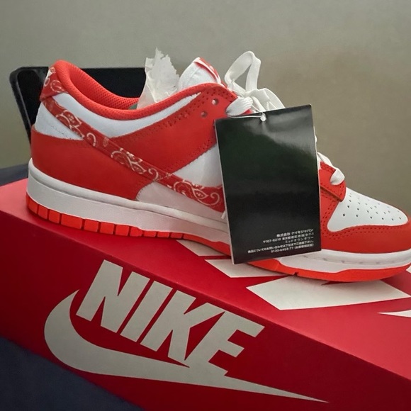 Womens Nike Never Been Worn !!! Brand New in the Box!!! - Picture 2 of 3